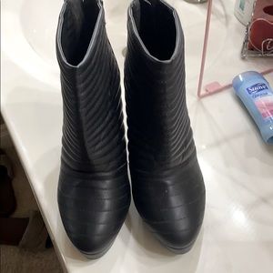 Black womens heel